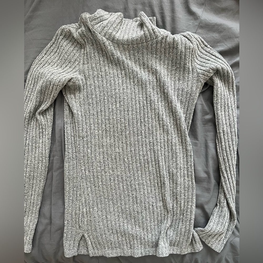Aritzia Wilfred free mockneck long sleeve top